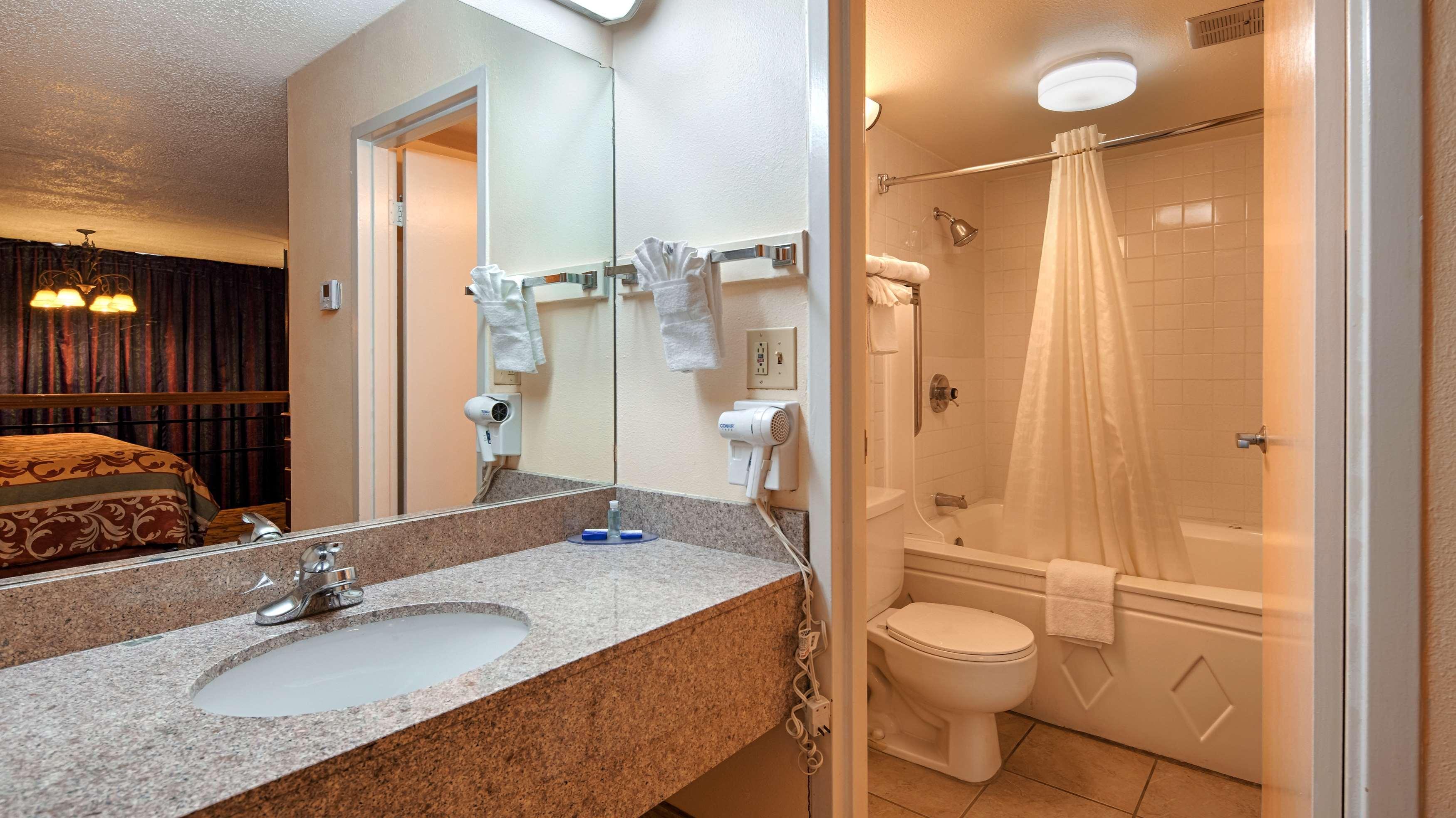 Best Western Tulsa Airport Exterior photo